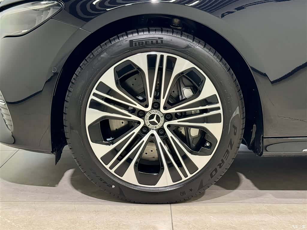 Mercedes-Benz E-Class, 2024 10