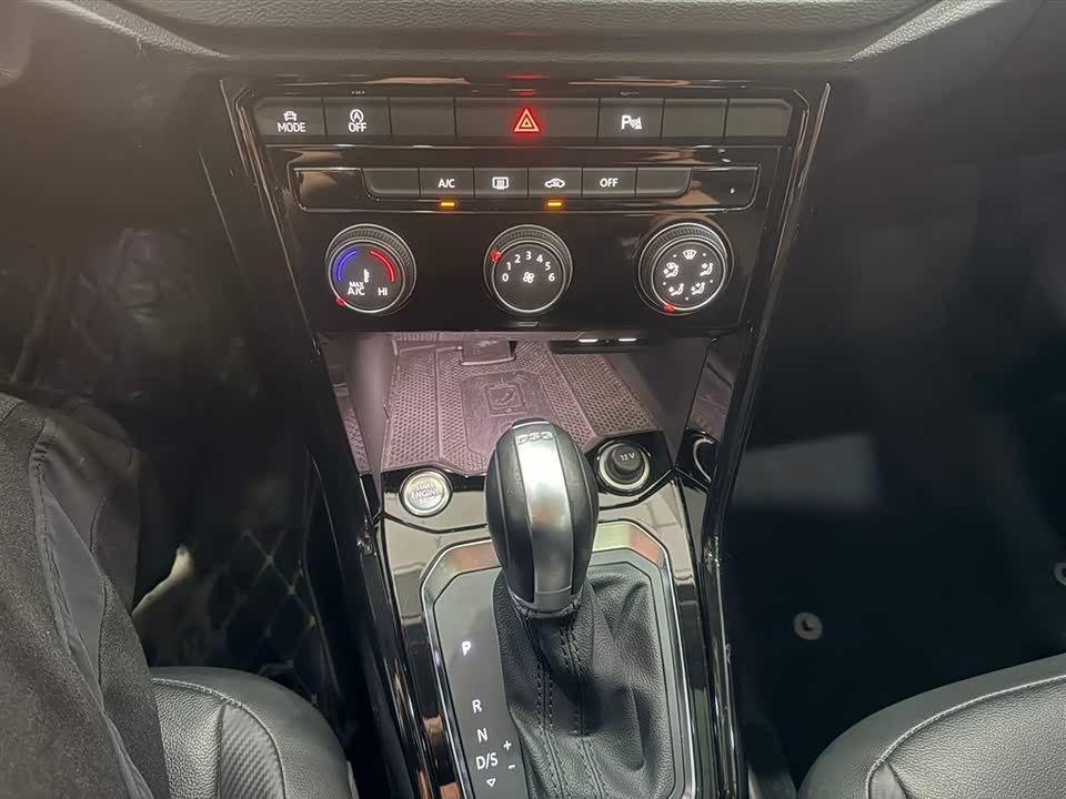 Volkswagen T-ROC exploring Songs