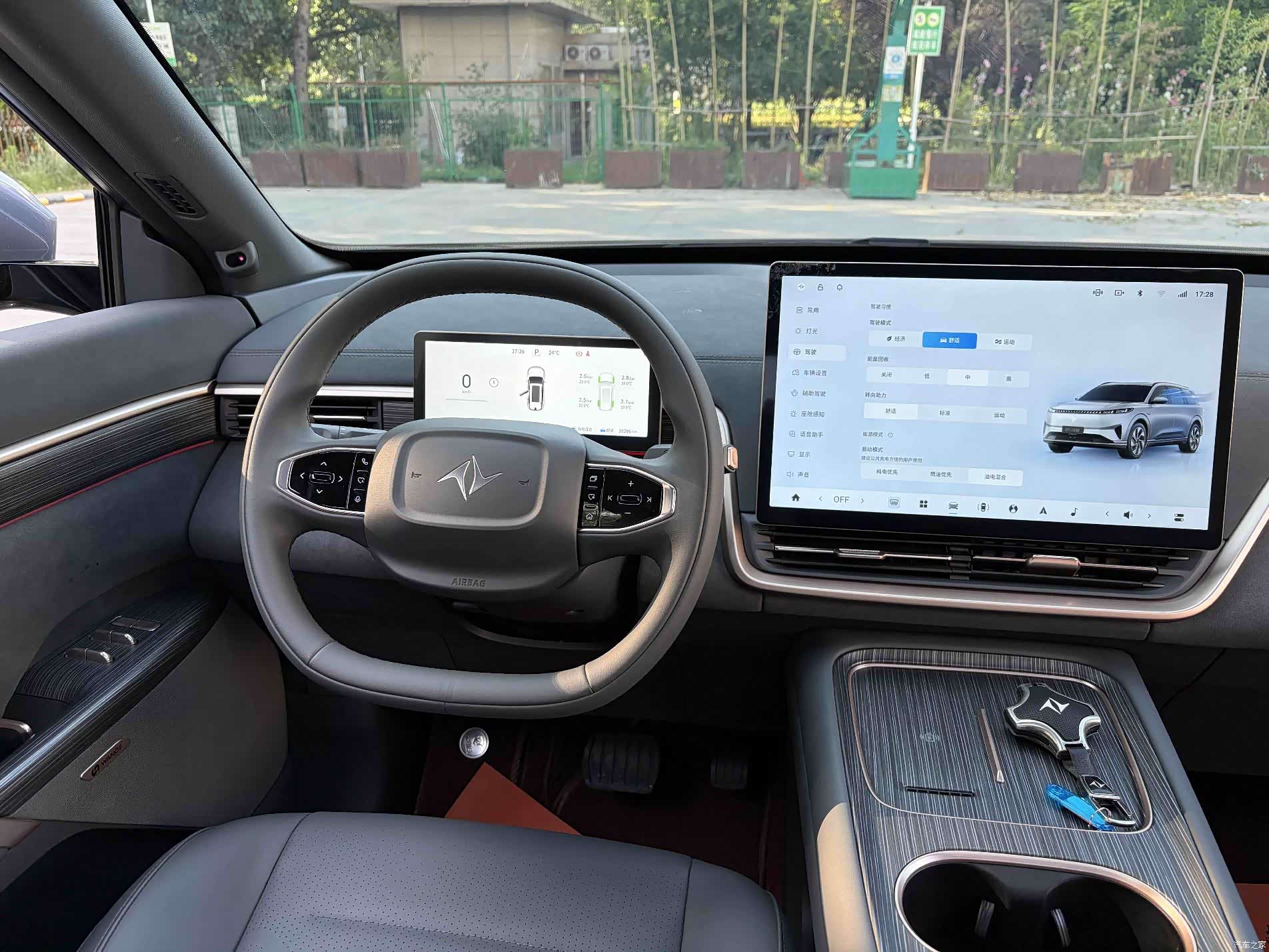 DongFeng eπ008, 2025 16