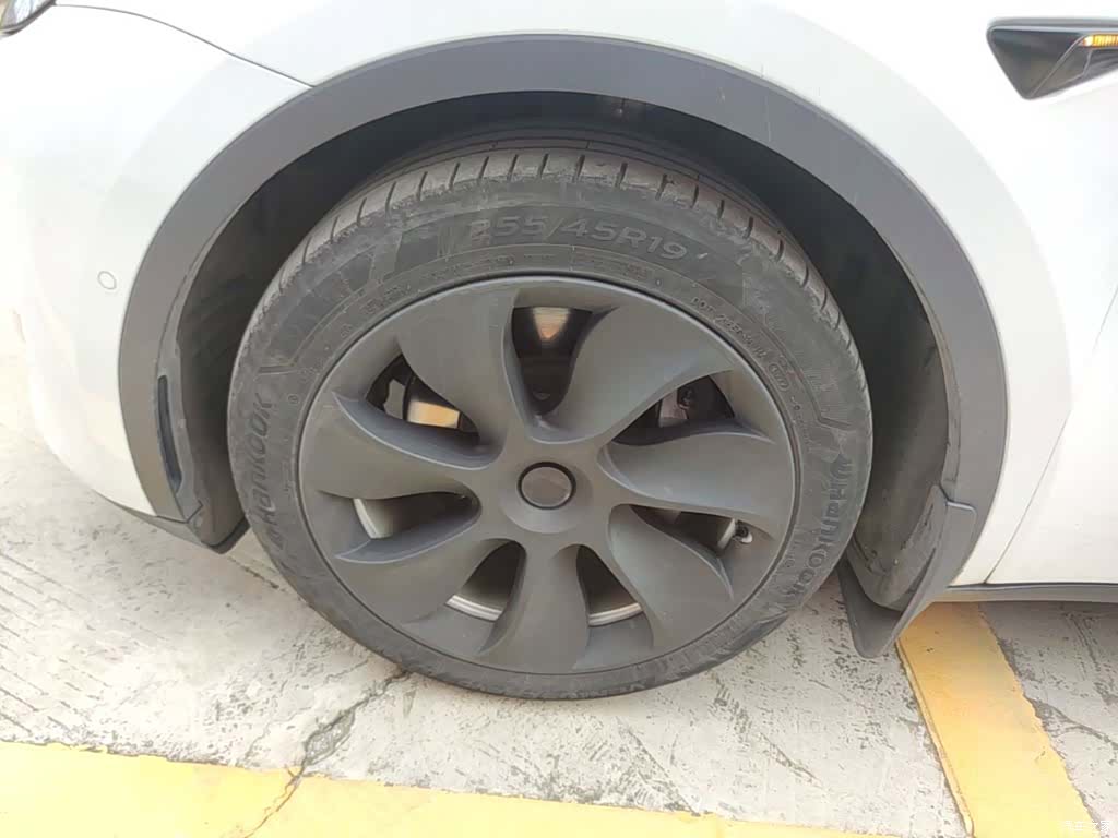 Tesla Model Y, 2022 23