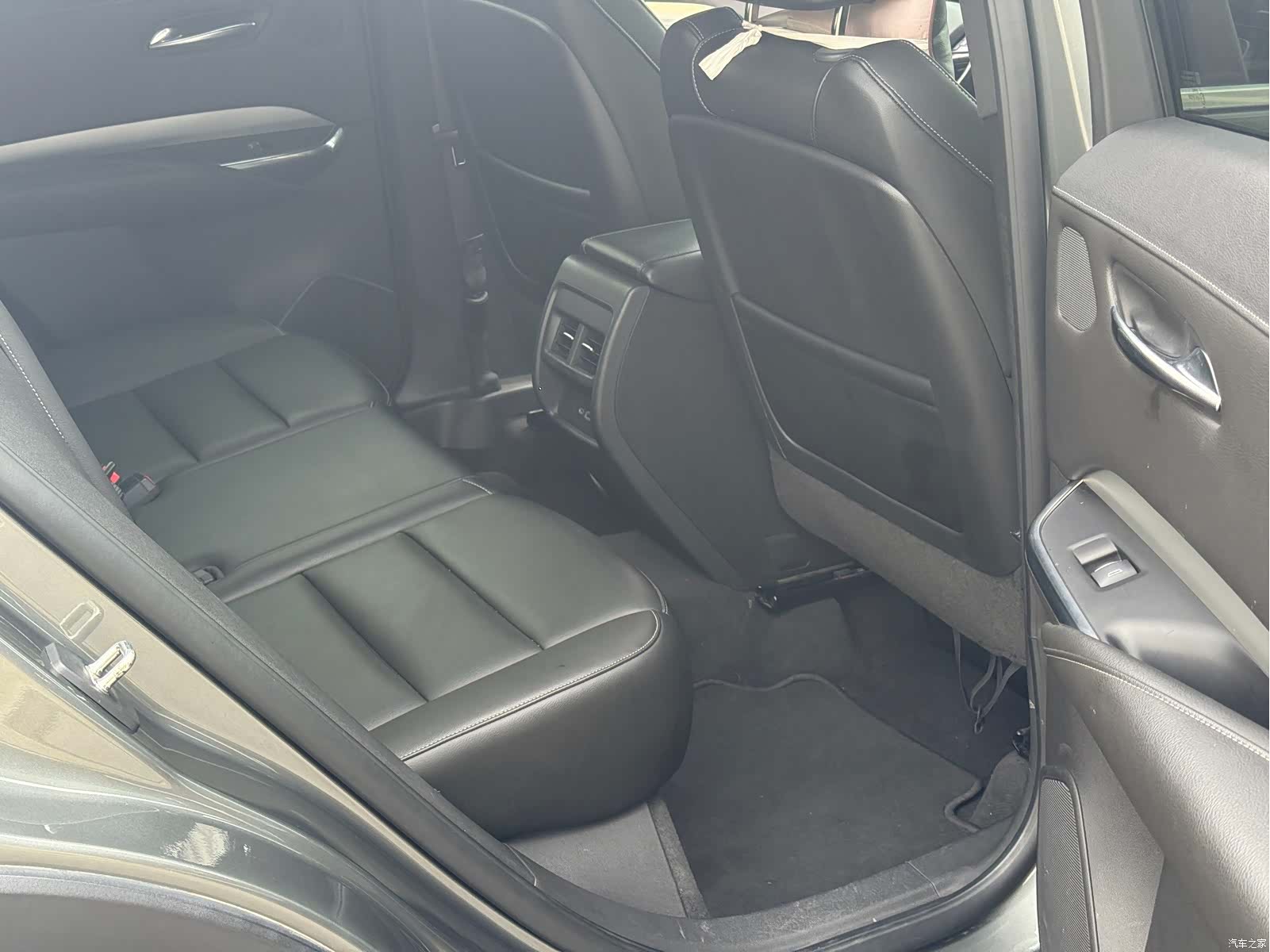 Cadillac XT4, 2019 11