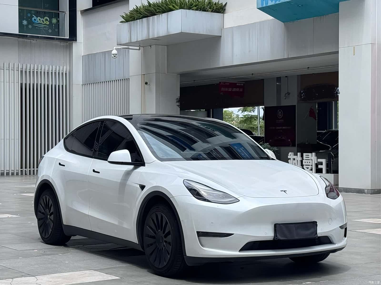 Tesla Model Y, 2021 3