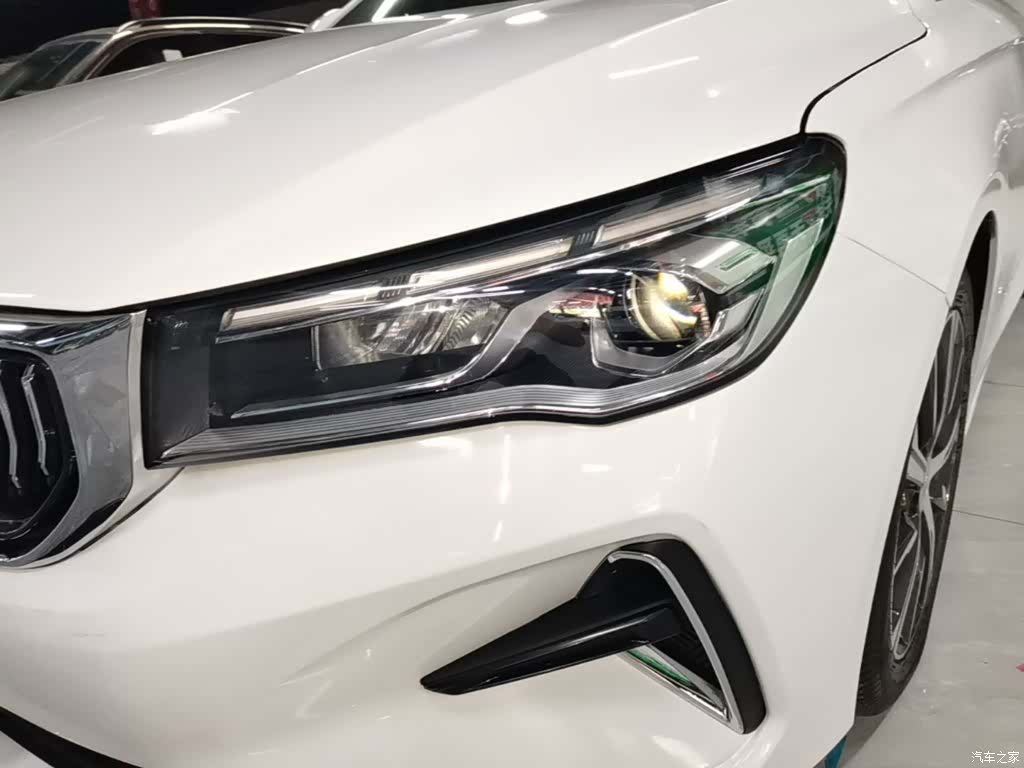 Geely Emgrand, 2023 18