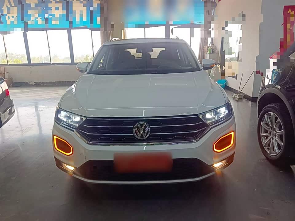 Volkswagen T-ROC exploring Songs