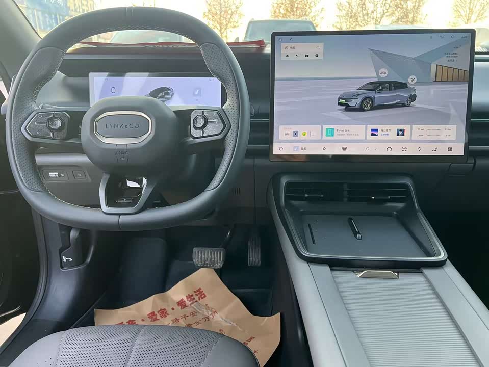 Lynk & Co 07 EM-P