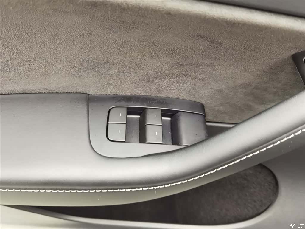 Tesla Model Y, 2024 9