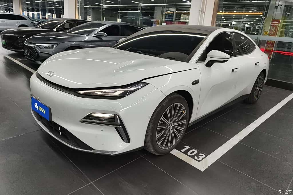 Geely 8, 2025 1