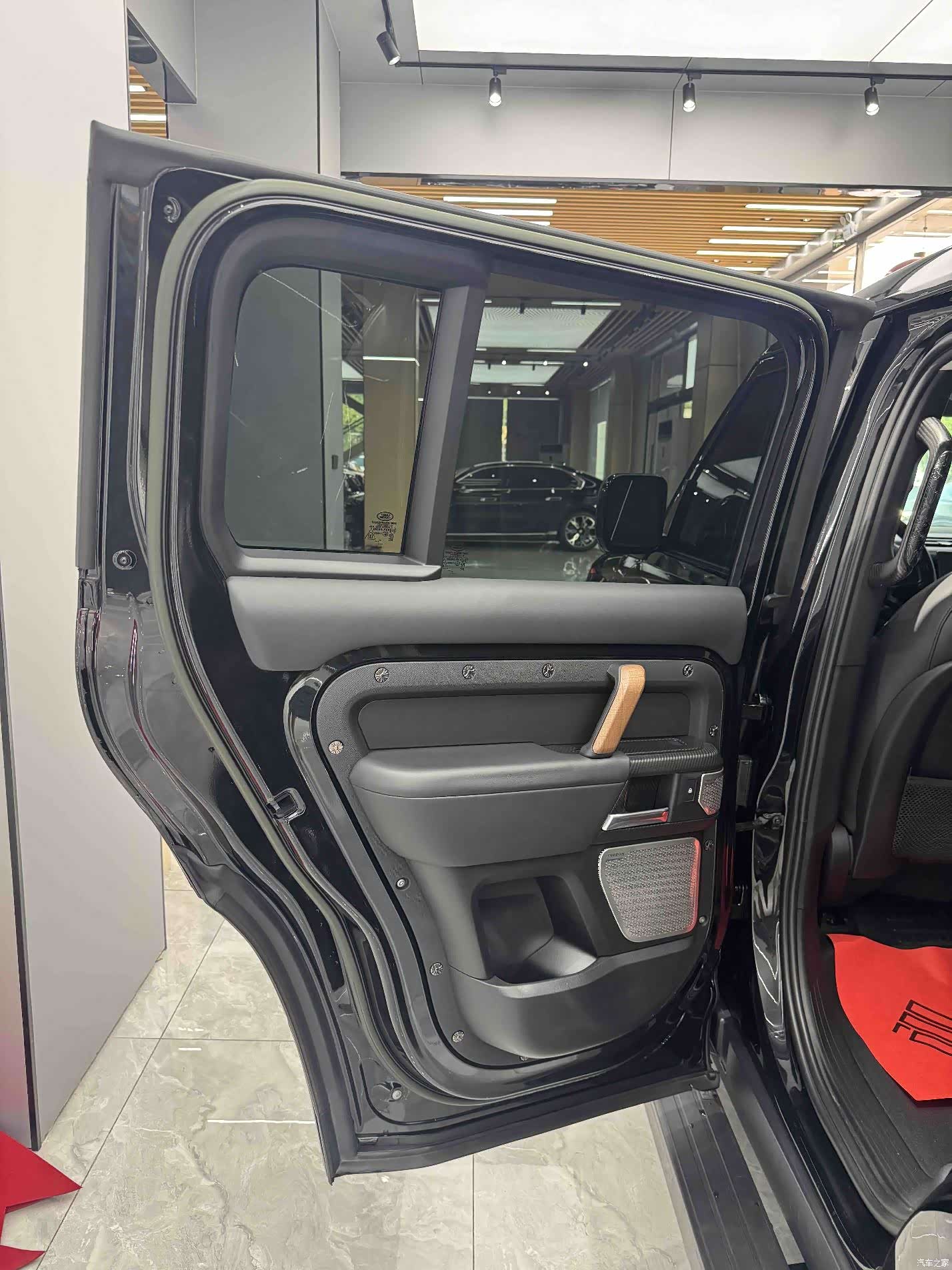 Land Rover Defender, 2023 22
