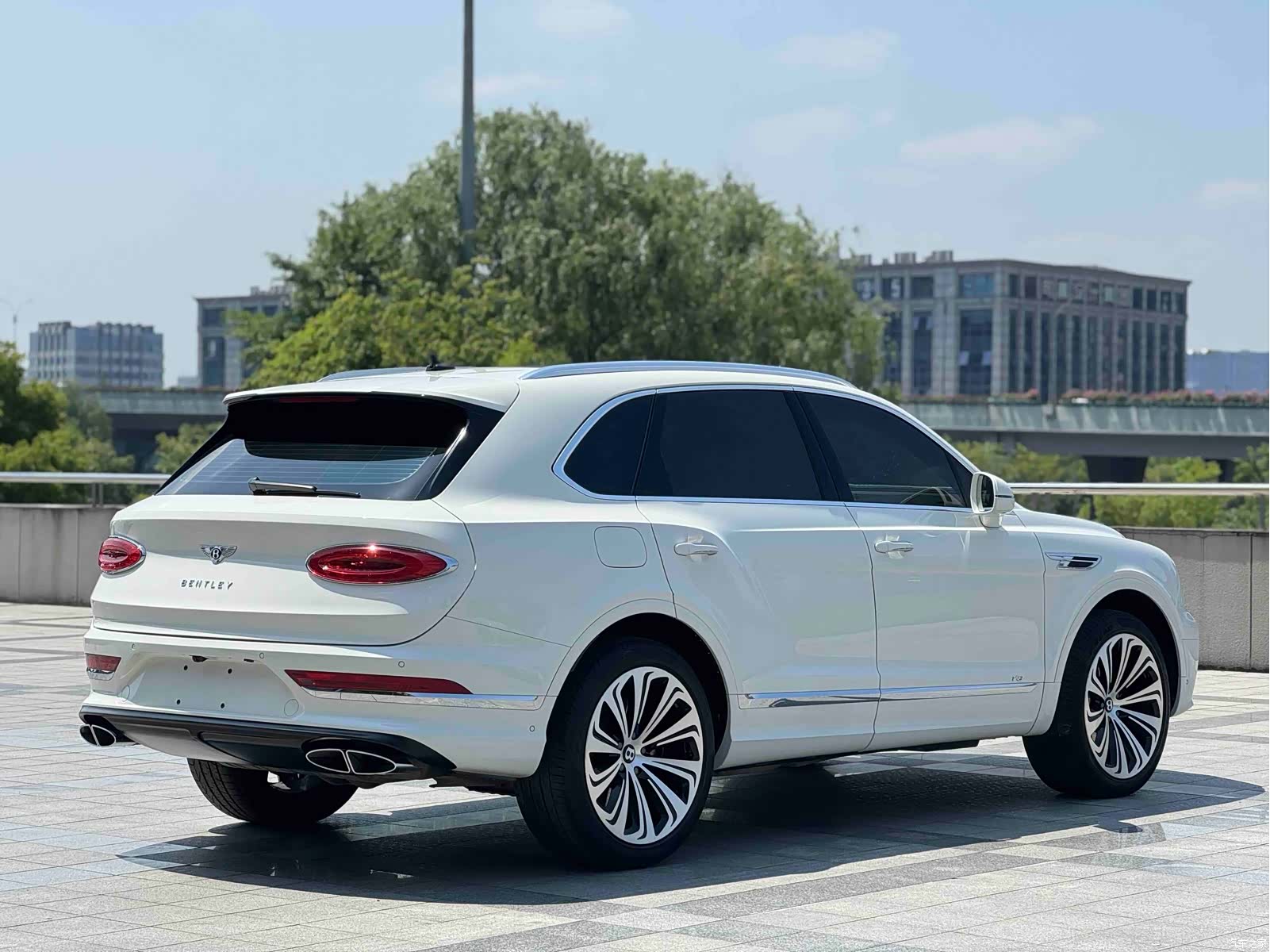 Bentley Bentayga, 2022 все фото
