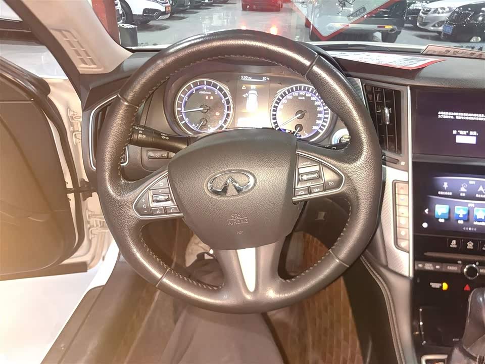 Infiniti Q50L