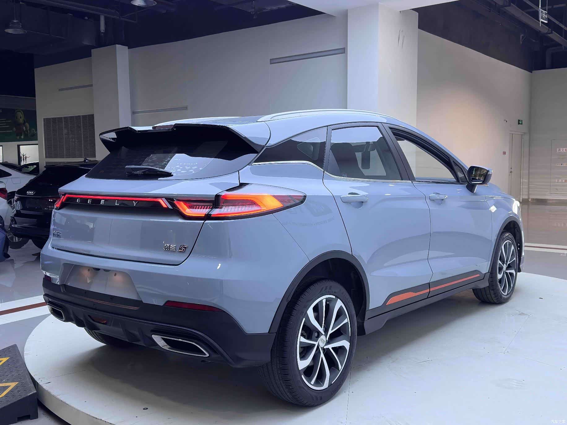 Geely Emgrand, 2022 все фото