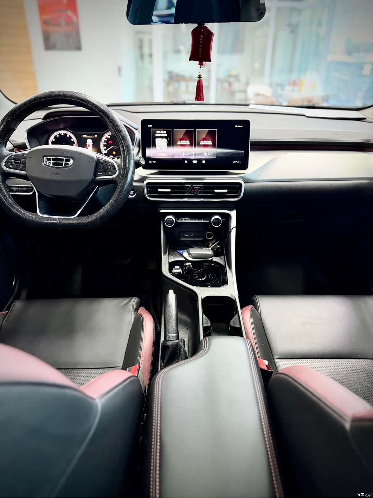Geely Coolray, 2022 16