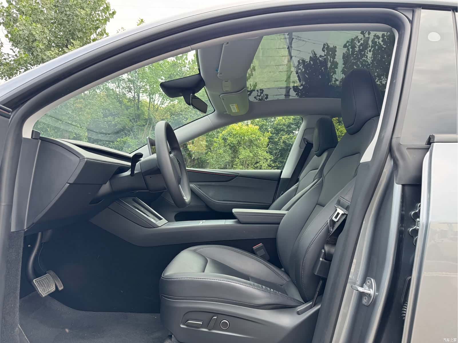 Tesla Model Y, 2025 9