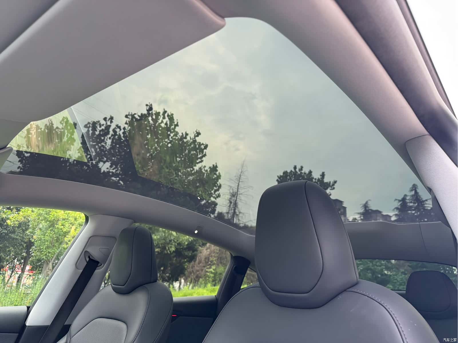 Tesla Model Y, 2025 11