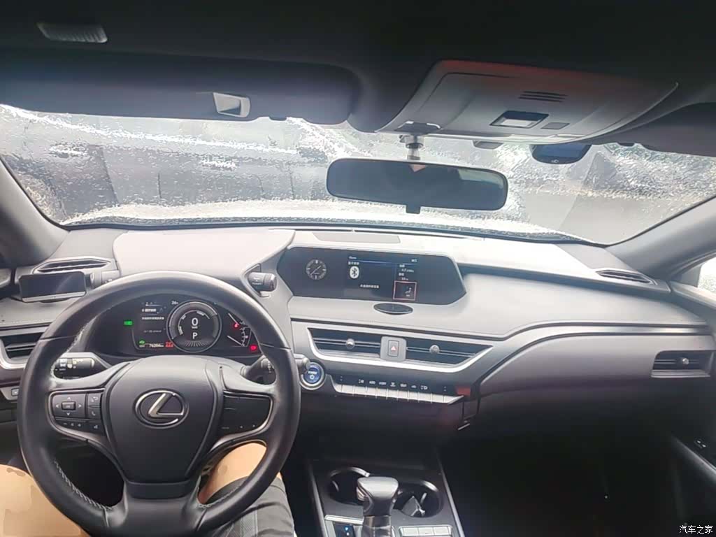 Lexus UX, 2021 10