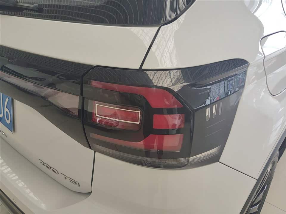 Volkswagen Exploring the shadow