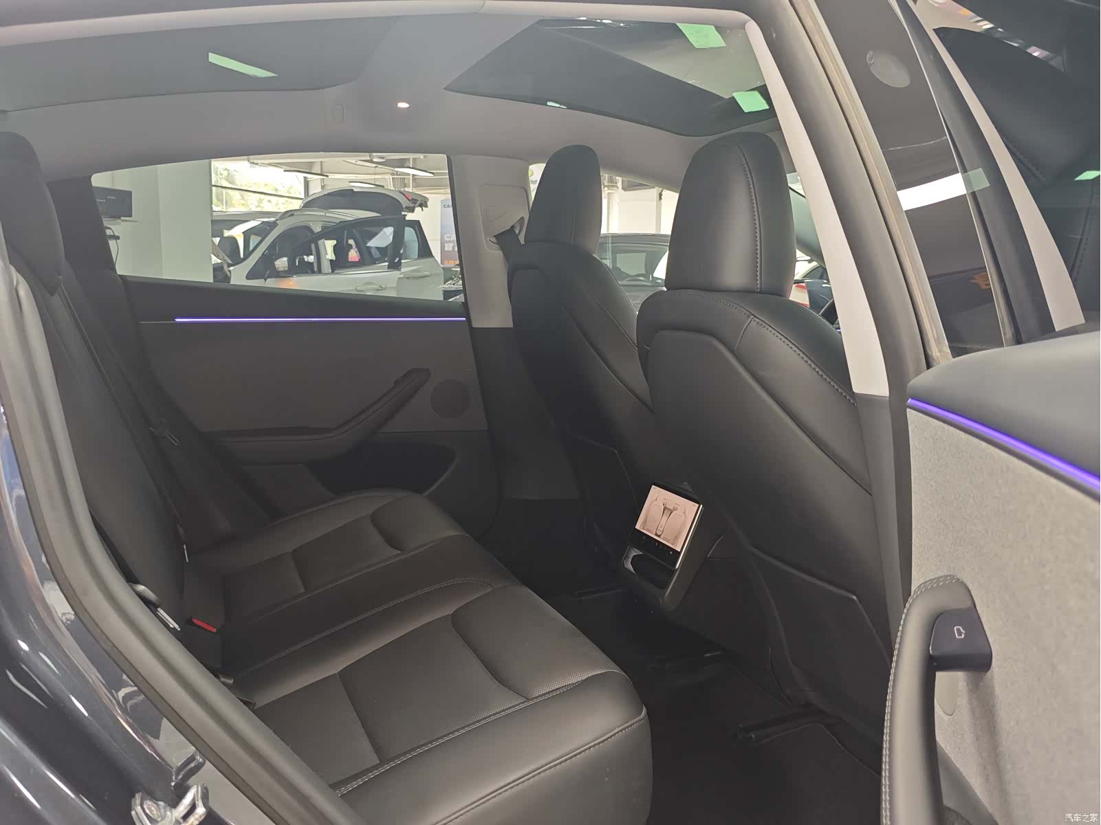 Tesla Model 3, 2025 10