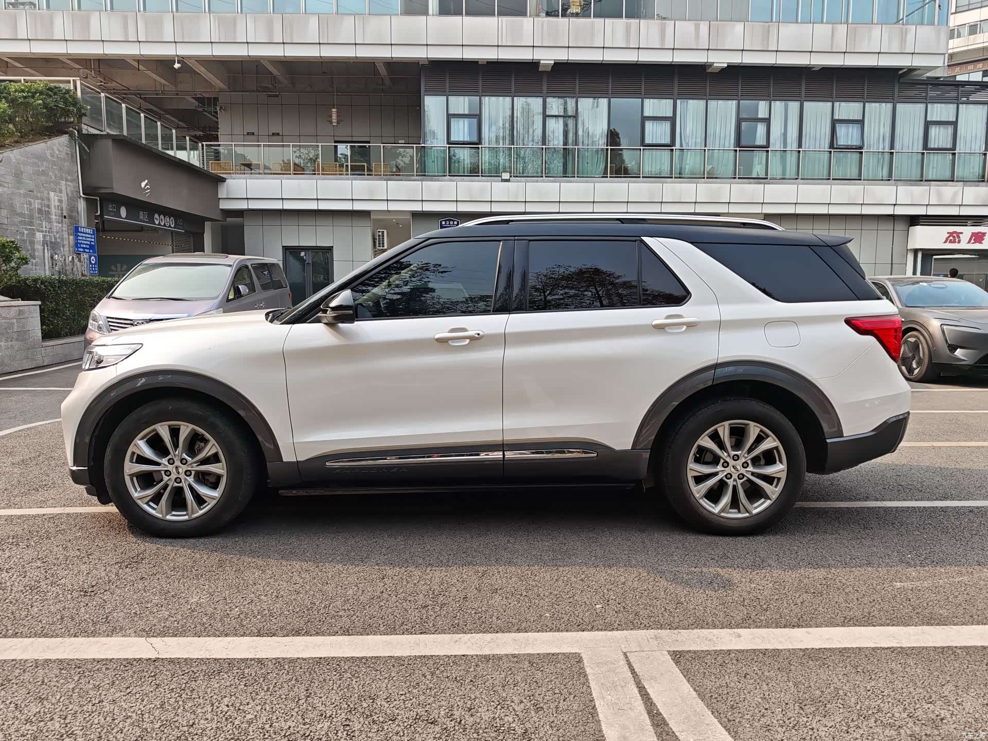Ford Explorer, 2021 9
