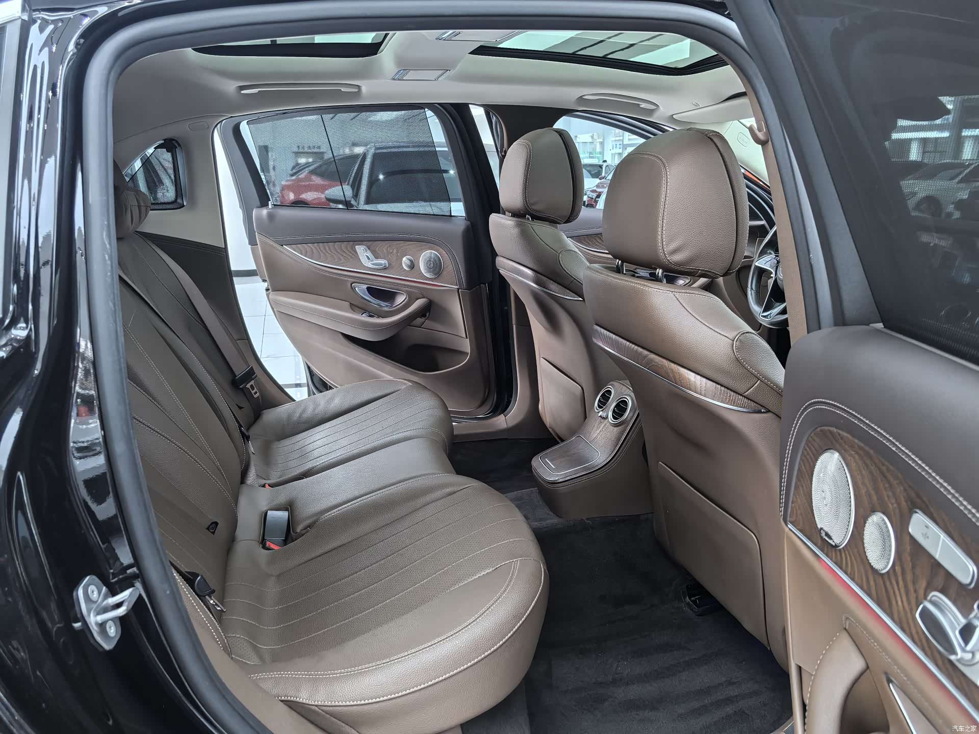 Mercedes-Benz E-Class, 2023 13