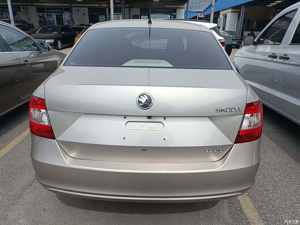Skoda Rapid, 2014 4