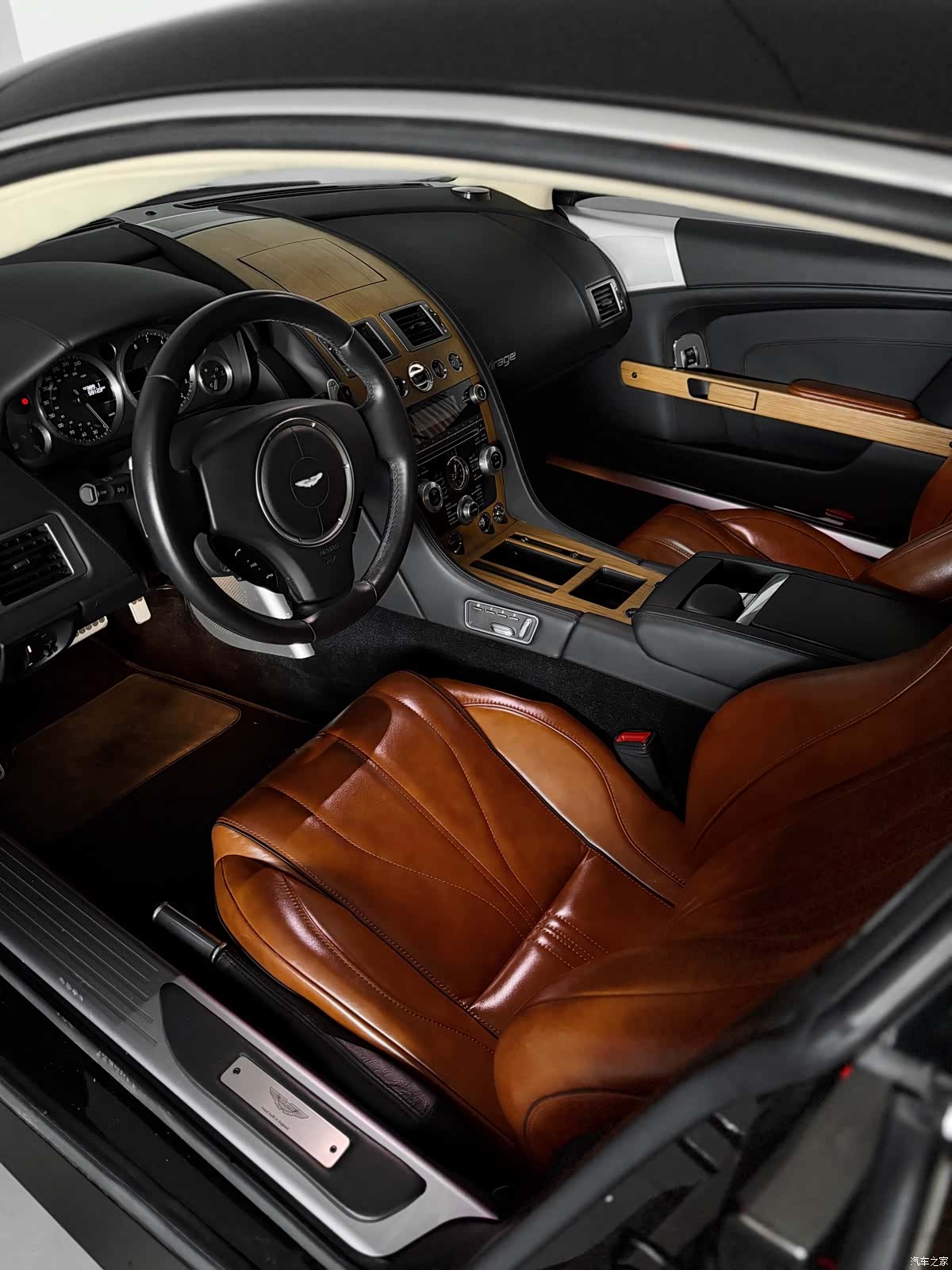 Aston Martin Virage, 2013 6