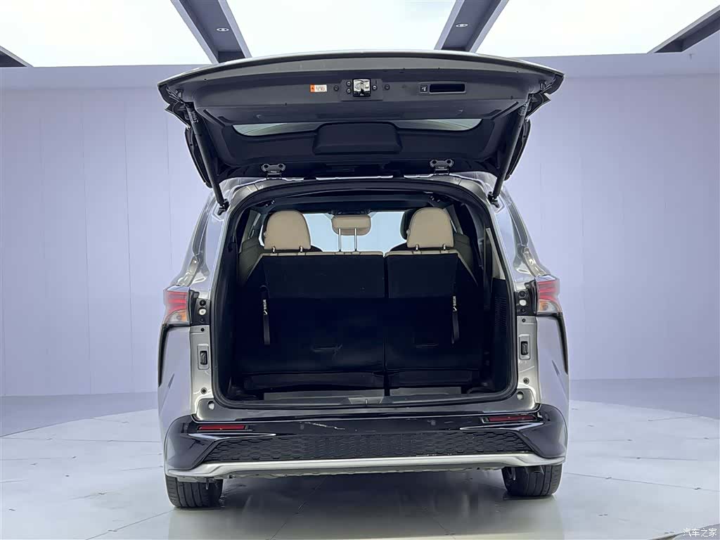 Toyota Granvia, 2024 13