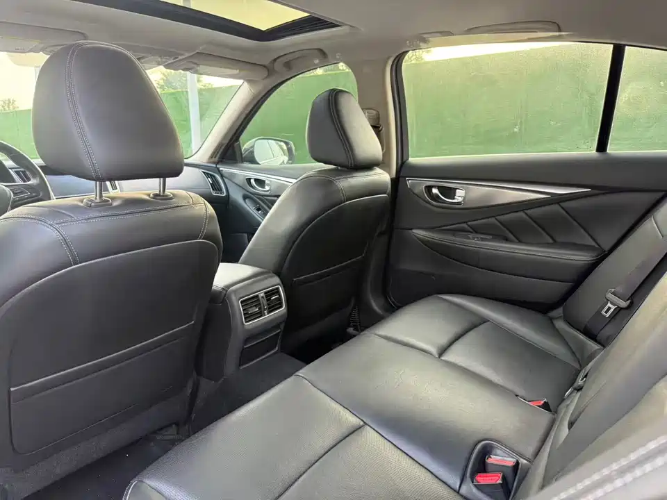 Infiniti Q50L