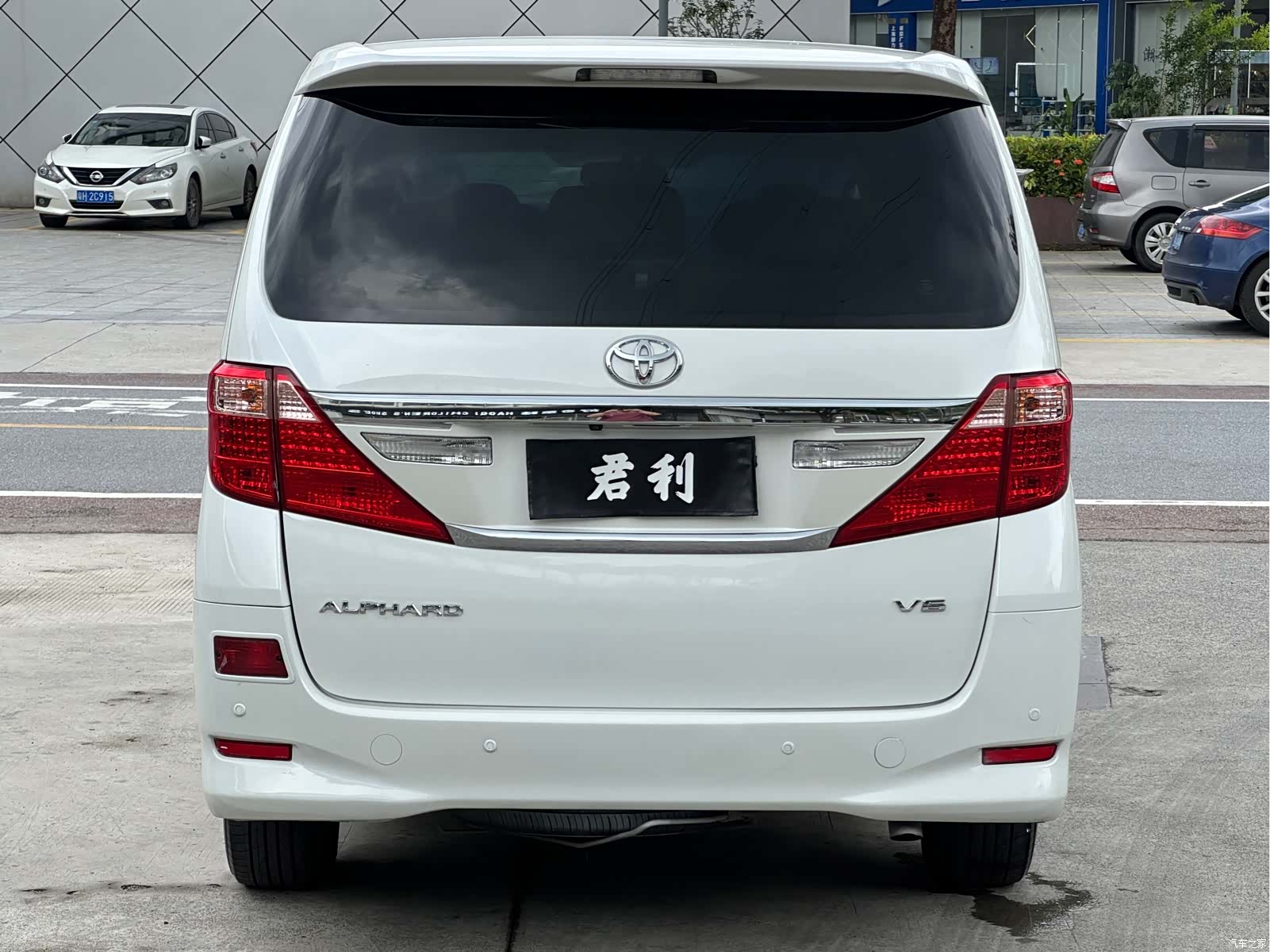Toyota Alphard, 2015 3