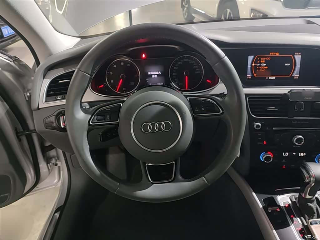 Audi A4L, 2015 11