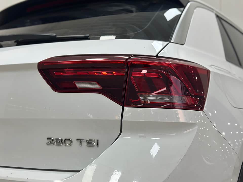 Volkswagen T-ROC exploring Songs