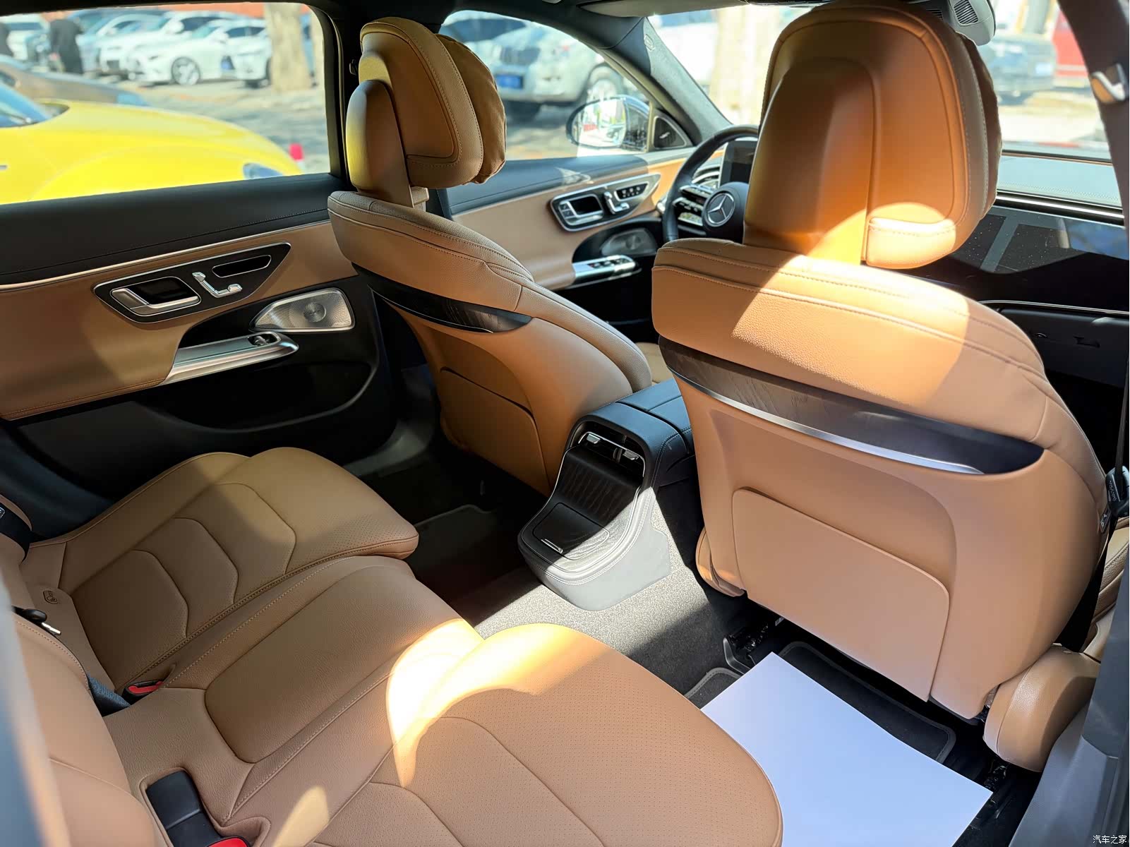 Mercedes-Benz E-Class, 2024 14