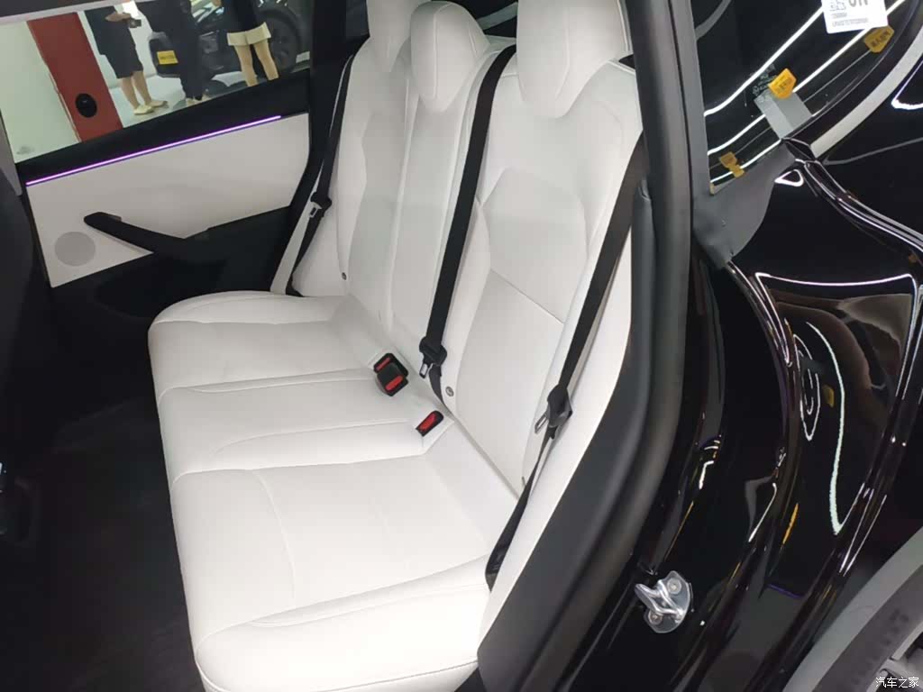 Tesla Model 3, 2026 13