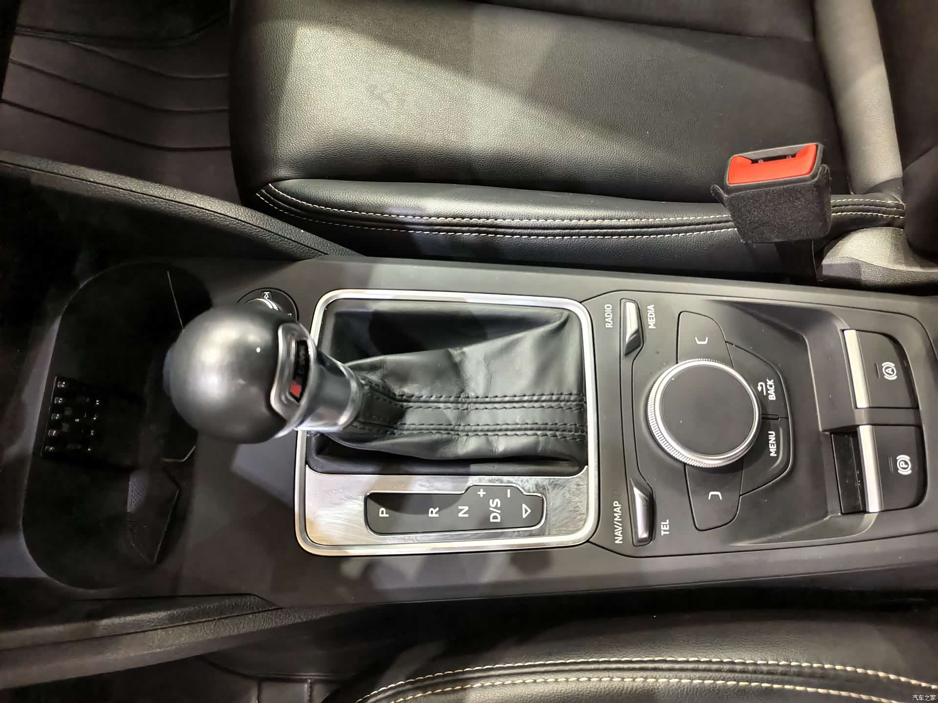 Audi Q2L, 2020 7