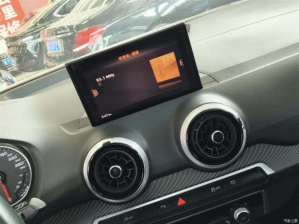 Audi Q2L, 2022 13