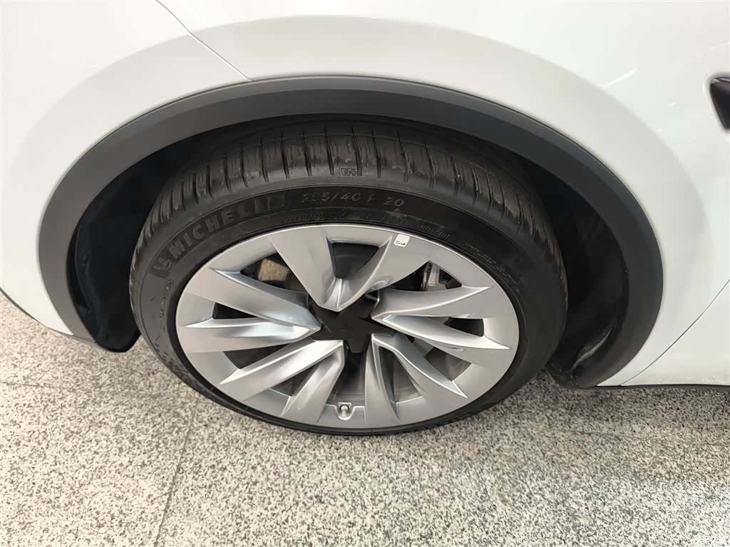 Tesla Model Y, 2025 25