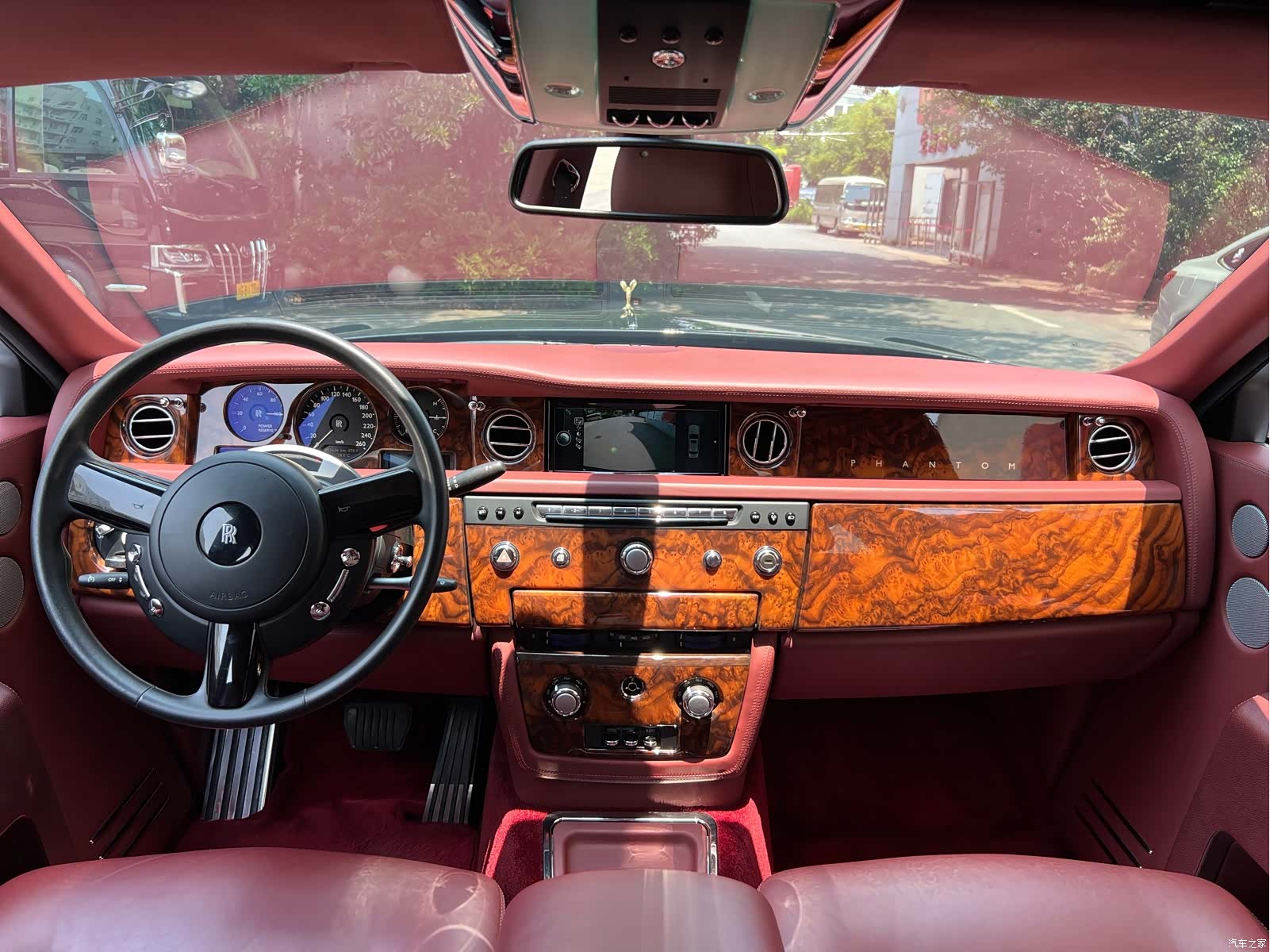 Rolls-Royce Phantom, 2015 18