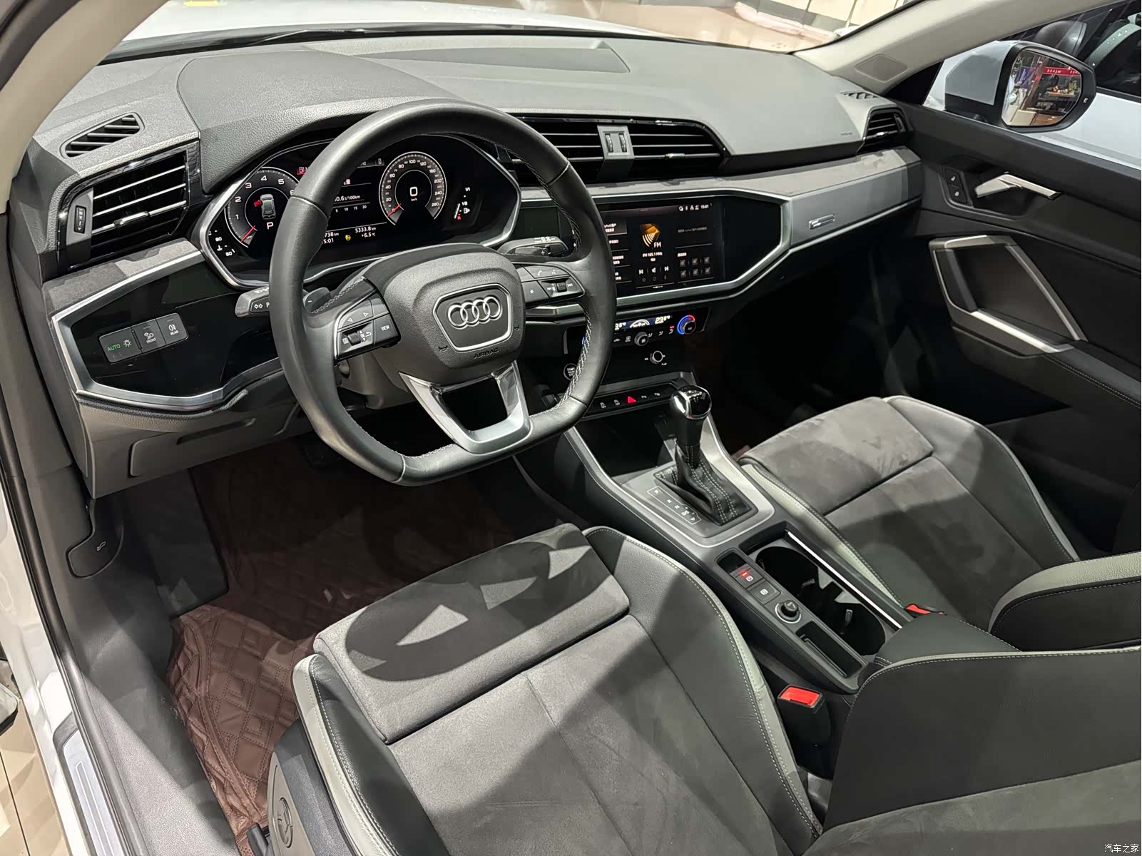 Audi Q3, 2023 4