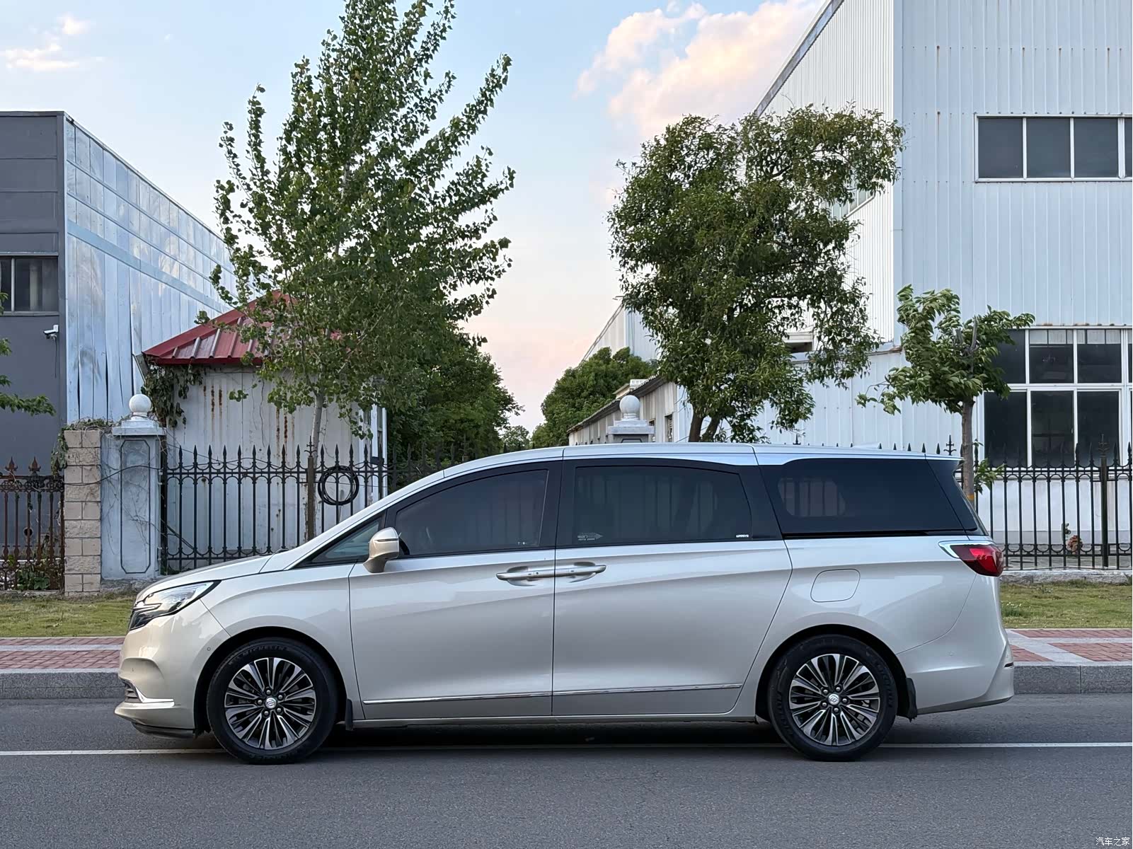 Buick GL8, 2020 3
