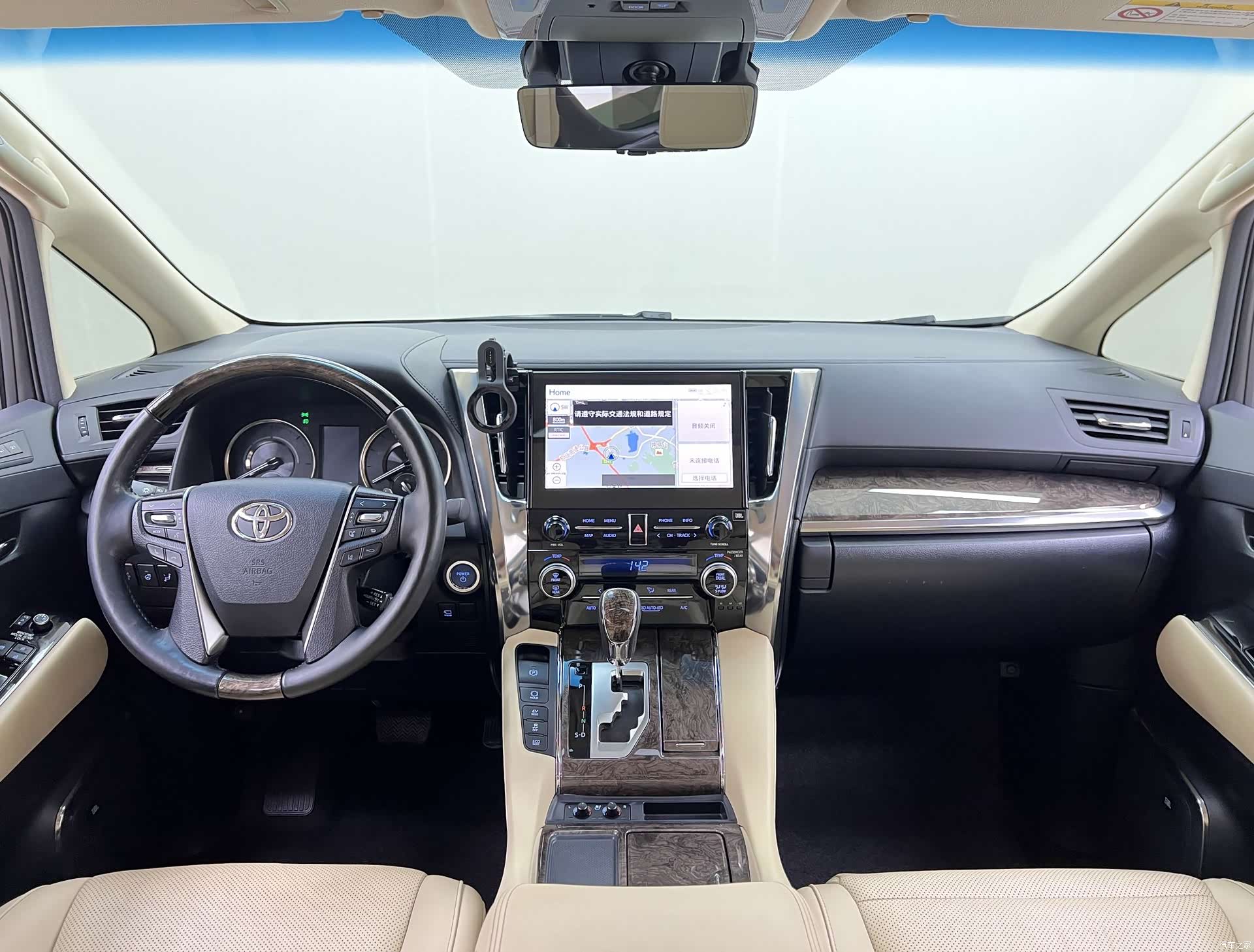 Toyota Alphard, 2022 14
