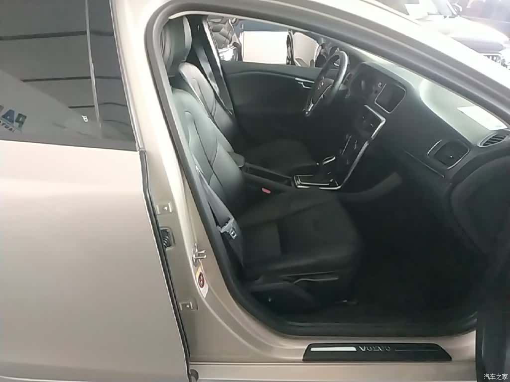 Volvo V40, 2018 25