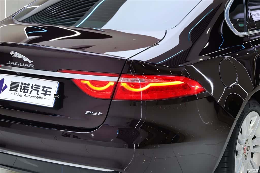 Land Rover XFL, 2018 15