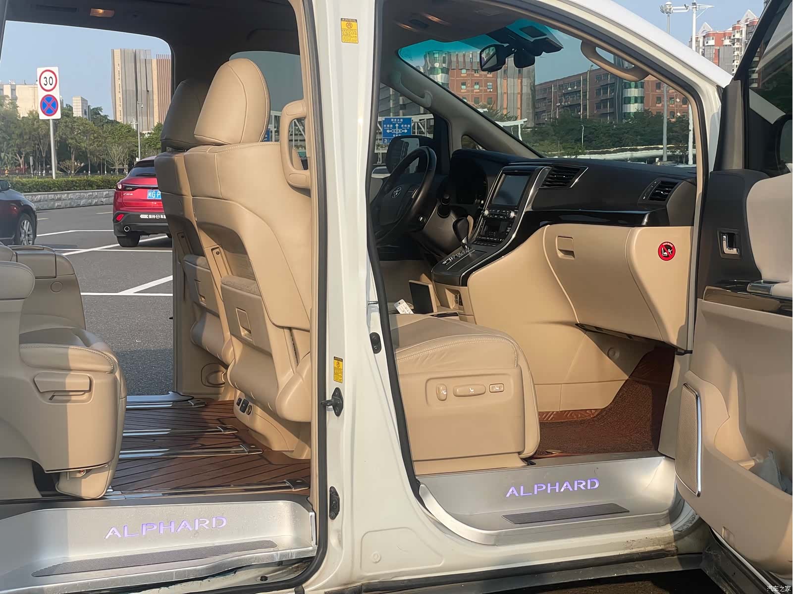 Toyota Alphard, 2013 13