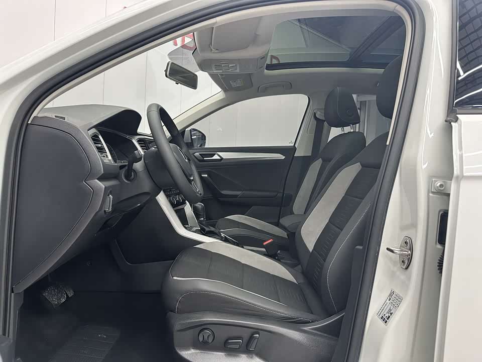 Volkswagen T-ROC exploring Songs