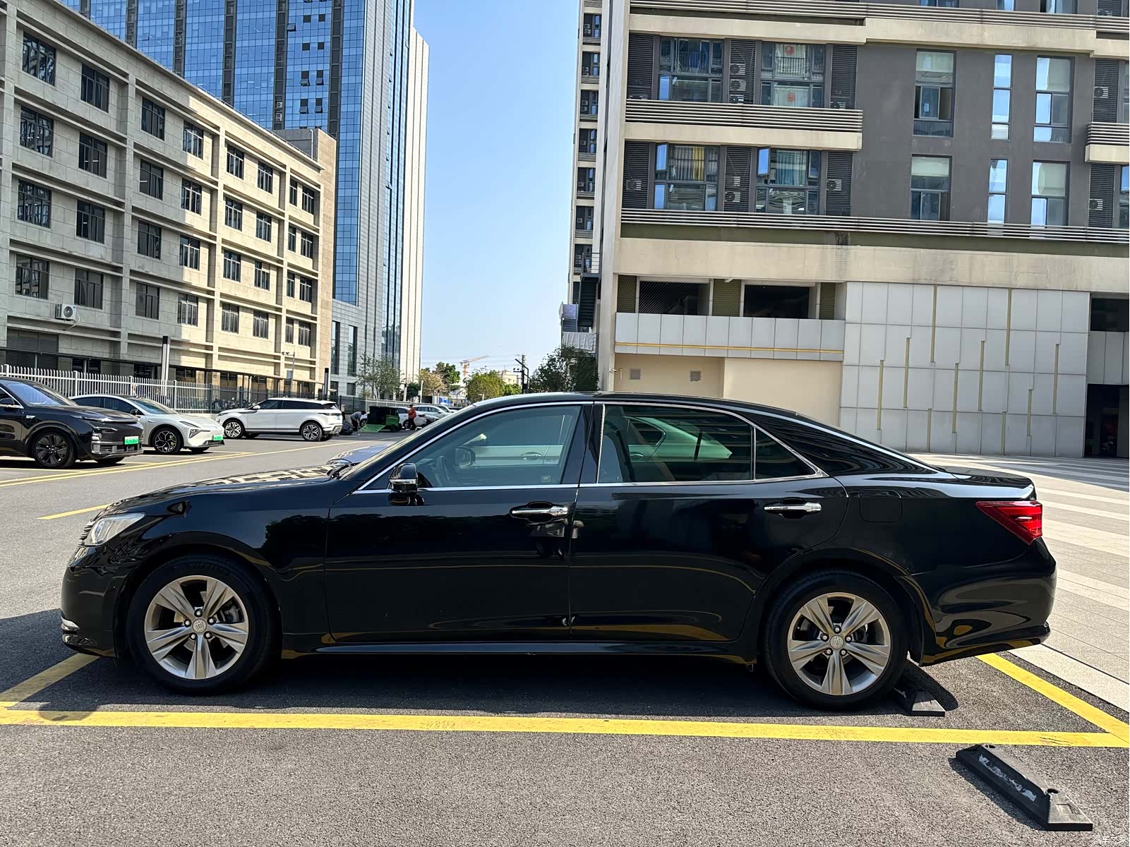 Toyota Crown, 2016 12