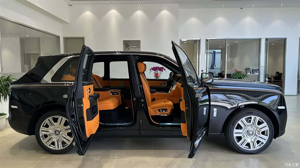 Rolls-Royce Cullinan, 2023 4