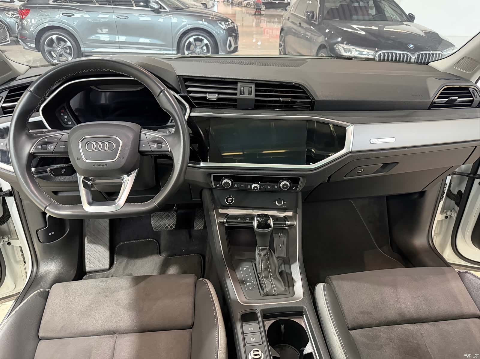 Audi Q3, 2023 11