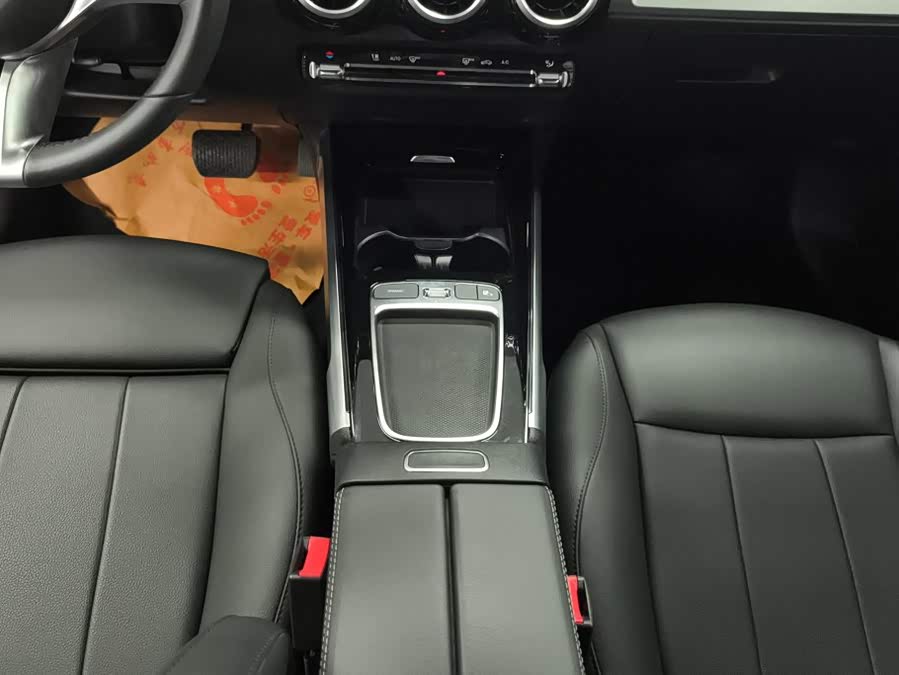 Mercedes-Benz GLB 2024, фото 16