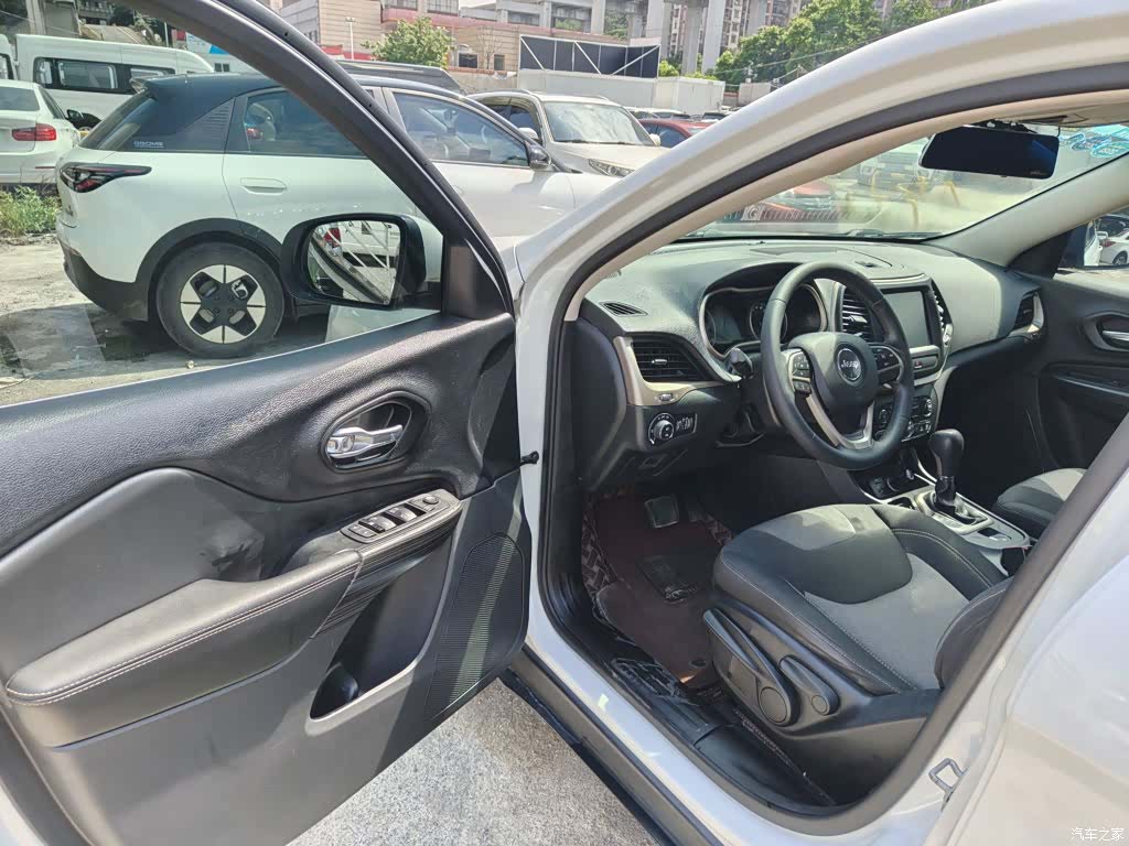 Jeep Cherokee, 2016 16