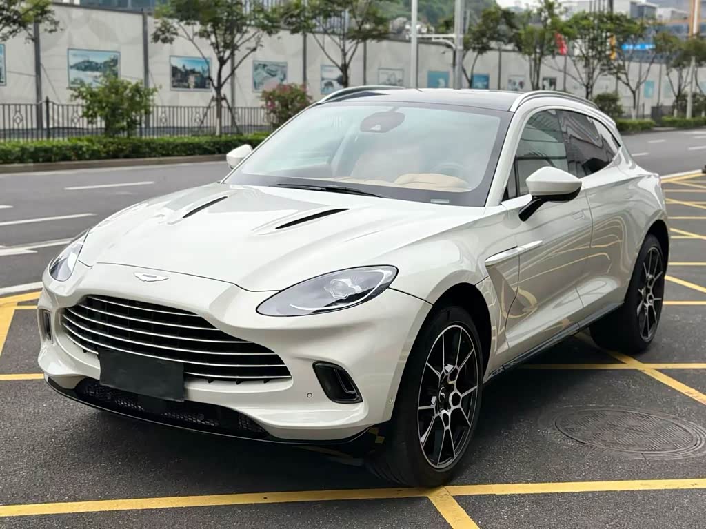 Aston Martin DBX