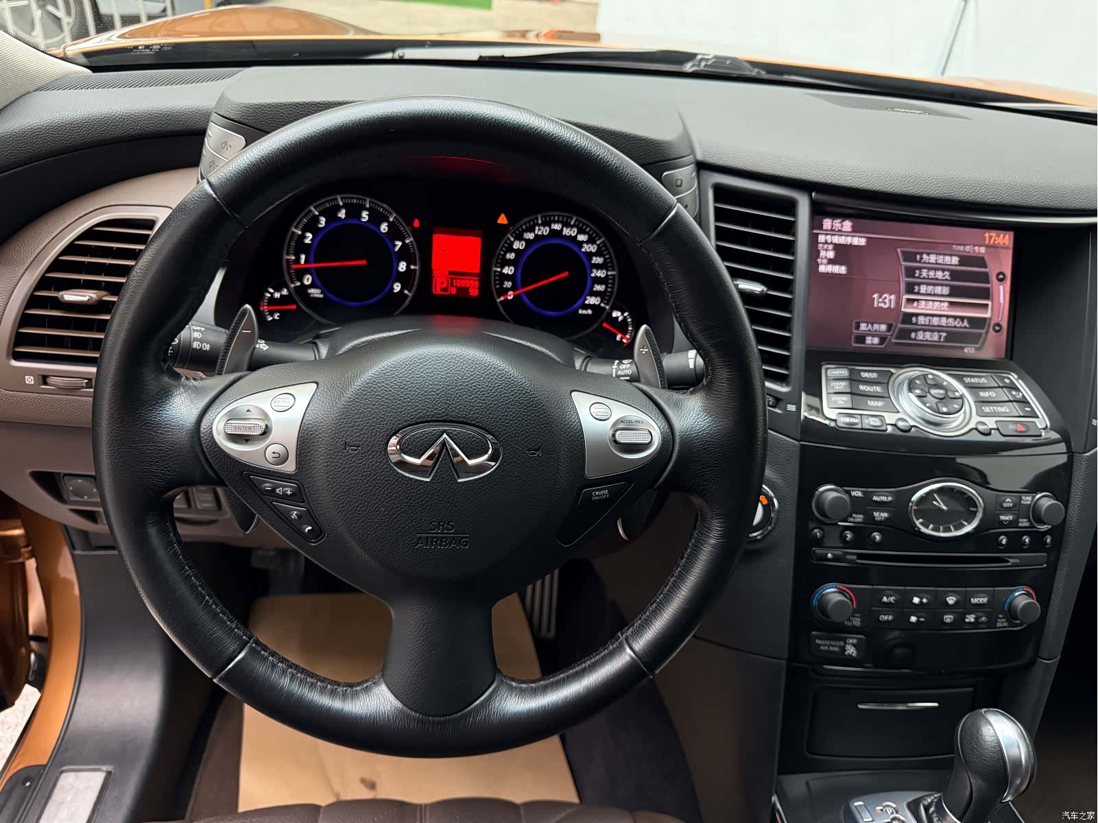 Infiniti FX35, 2011 8